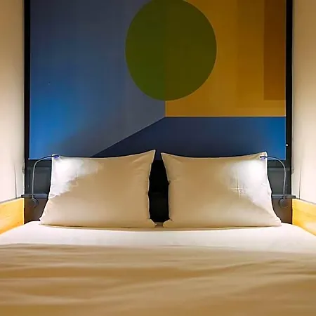 Poppies Hotel